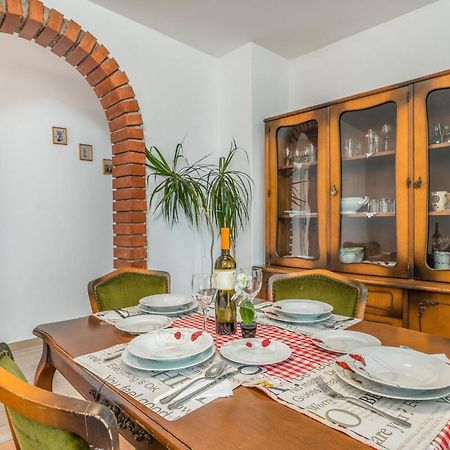 Lovely Apartment In Mali Losinj With Kitchen Экстерьер фото