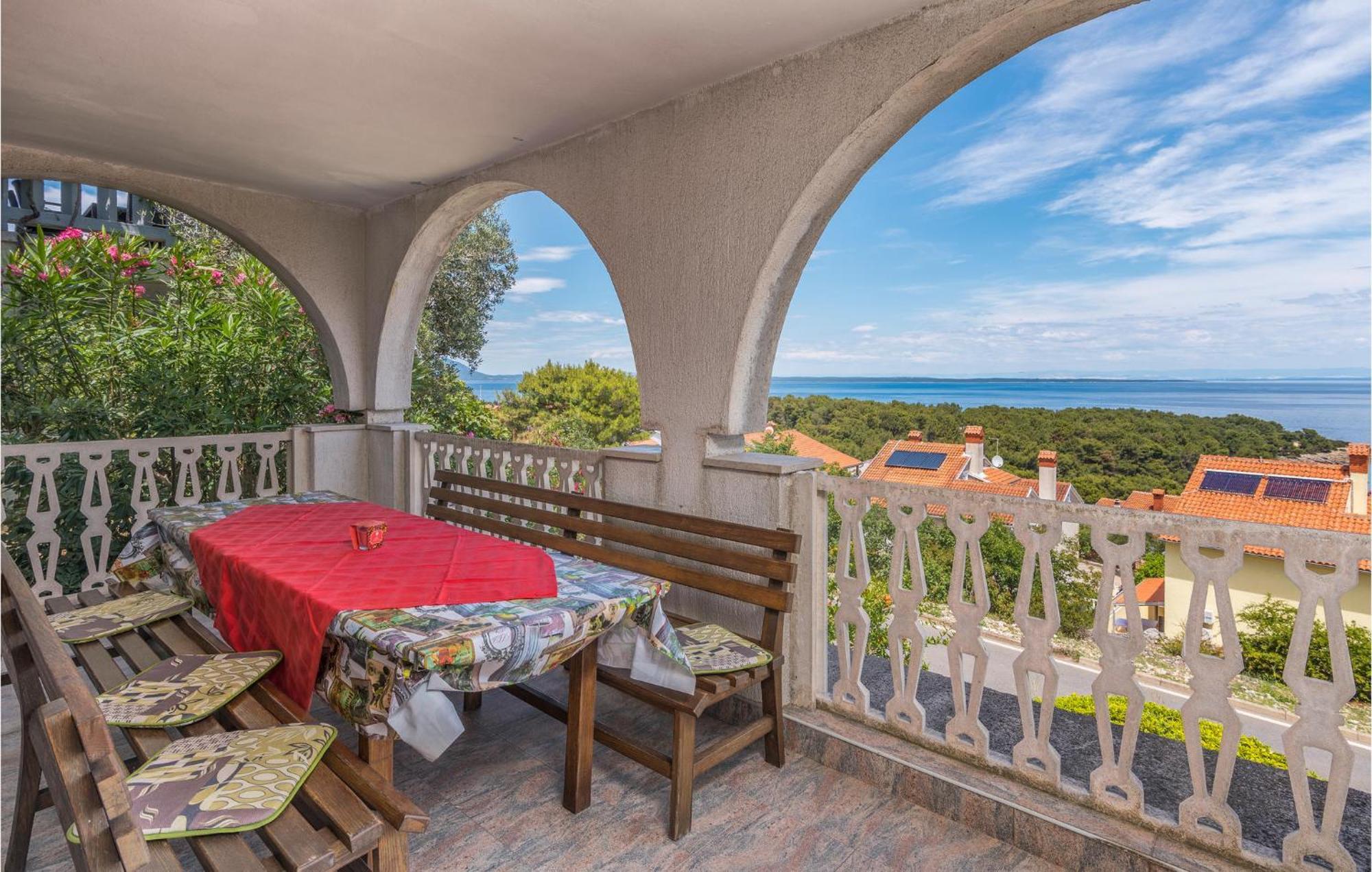 Lovely Apartment In Mali Losinj With Kitchen Экстерьер фото
