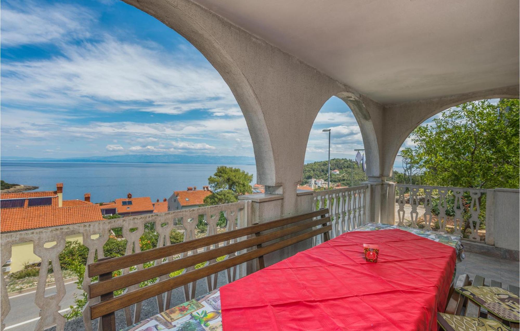 Lovely Apartment In Mali Losinj With Kitchen Экстерьер фото